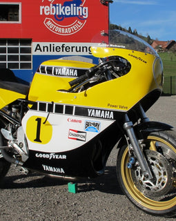 Yamaha YZR500 OW48 Kenny Roberts Rennmaschine replica 1981