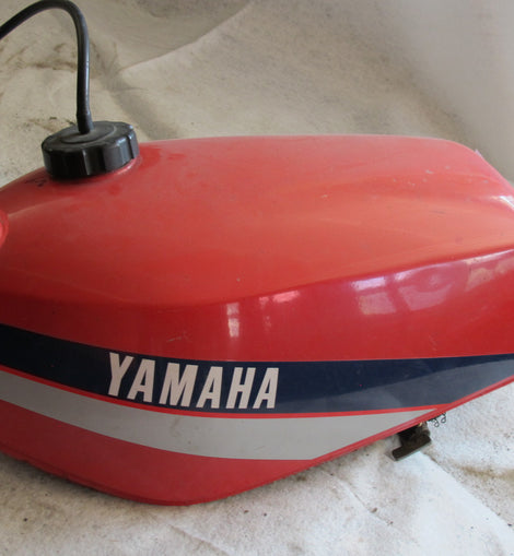 Yamaha-DT125MX-2A8-Benzintank- Original-Teilenummer-2A8-24110-00-rot-2